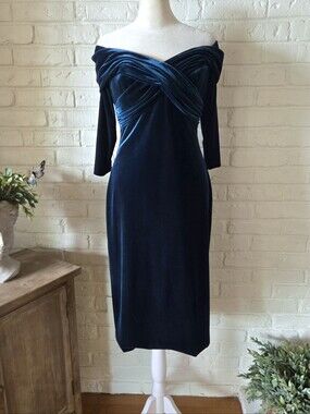 xscape dresses burgundy Women's Velvet Off-The-Shoulder Leg-Slit Gown - tie weddings Quiet Luxury Size:L | 28 (for waist size 32